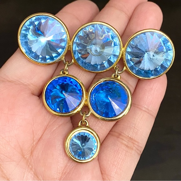Vintage Unsigned Blue Rivoli Crystal Inverted Triangle Dangling Brooch - Picture 5 of 9